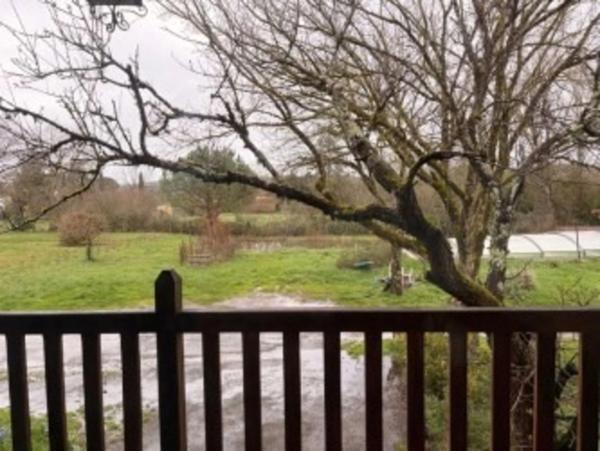 MIRANDE(32): MAISON TRADITIONNELLE 1975, 4 chambres, AU CALME, piscine couverte, 3000m2 terrain, impasse