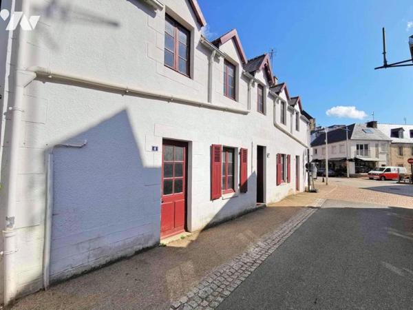 Maison en Pierre à Rénover à Proximité Immédiate du Port de Plaisance !