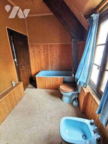 Maison en Pierre à Rénover à Proximité Immédiate du Port de Plaisance !