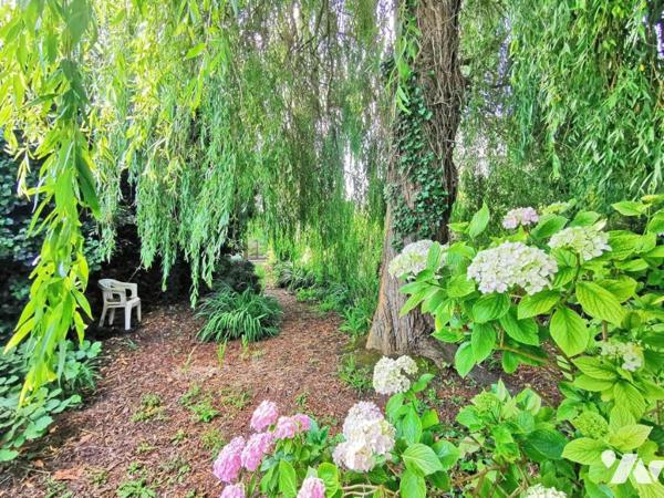 Maison en Pierre à Rénover à Proximité Immédiate du Port de Plaisance !