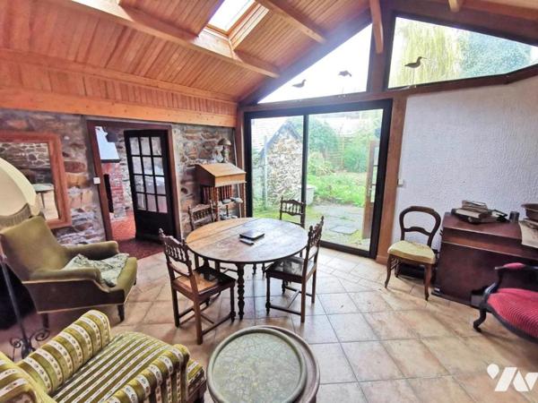 Maison en Pierre à Rénover à Proximité Immédiate du Port de Plaisance !