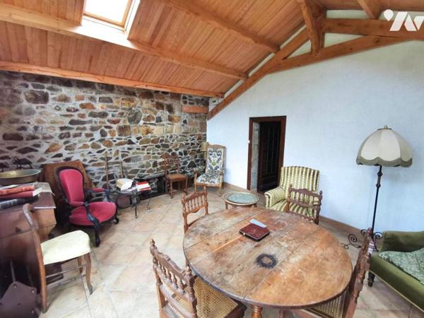 Maison en Pierre à Rénover à Proximité Immédiate du Port de Plaisance !