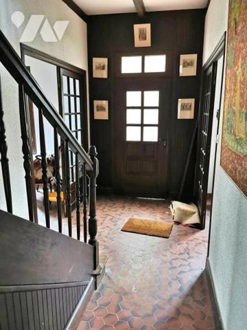 Maison en Pierre à Rénover à Proximité Immédiate du Port de Plaisance !