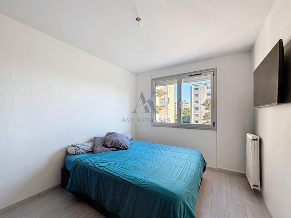 Décines-Charpieu – Appartement T4 95 m² avec balcon et climatisation