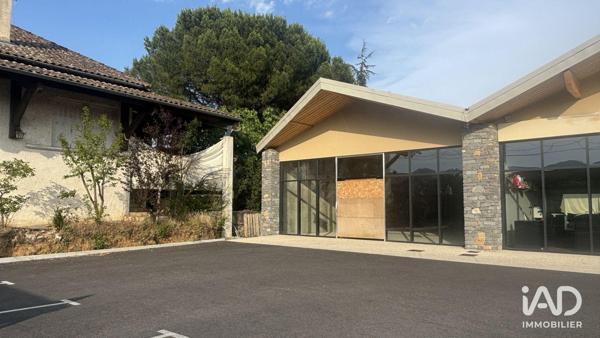 Location boutique/local commercial 142 m² Saint-Étienne-de-Fontbellon
