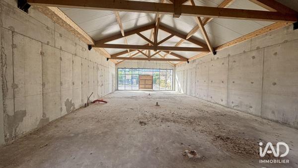 Location boutique/local commercial 142 m² Saint-Étienne-de-Fontbellon