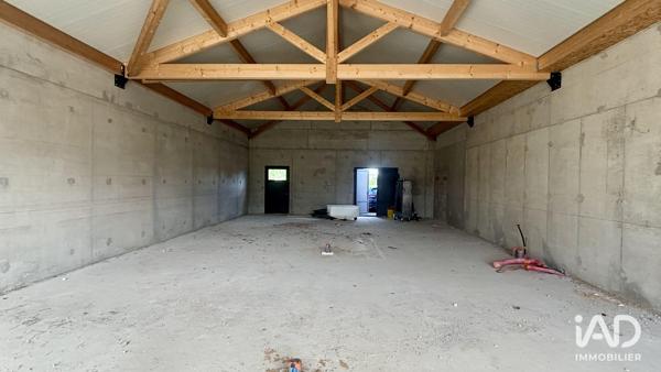 Location boutique/local commercial 142 m² Saint-Étienne-de-Fontbellon