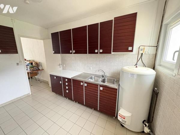 Maison familiale avec vie de plain-pied cinq chambres