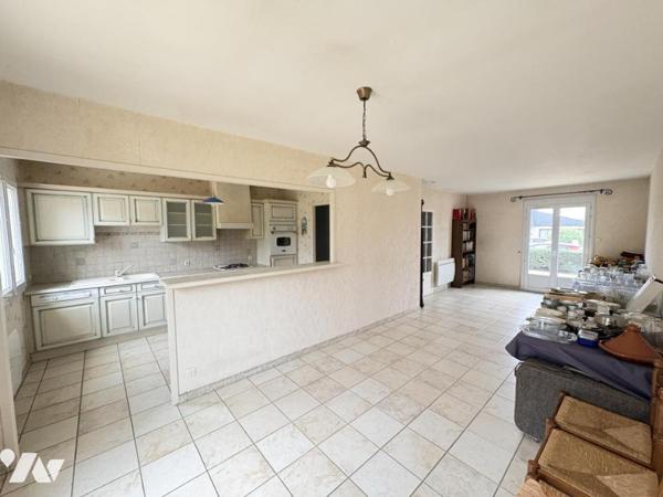 Maison familiale avec vie de plain-pied cinq chambres