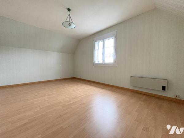 Maison familiale avec vie de plain-pied cinq chambres