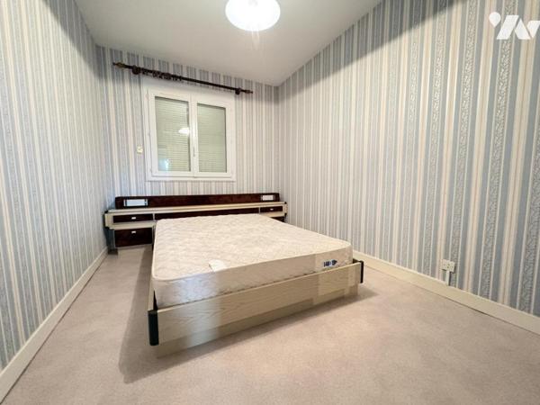 Maison familiale avec vie de plain-pied cinq chambres