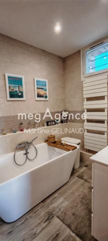 Maison à Saintes, 17100 - 8 pièces 237m²