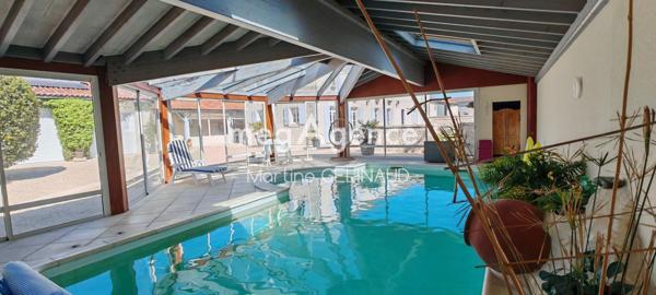 Maison à Saintes, 17100 - 8 pièces 237m²