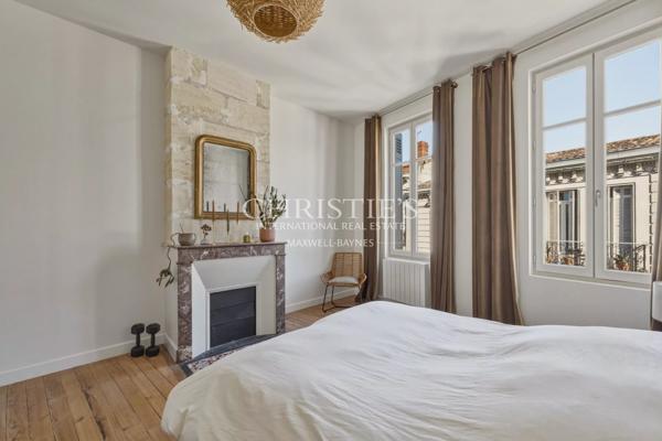 BORDEAUX NANSOUTY – MAISON EN PIERRE DE TAILLE AVEC JARDIN ET GARAGE