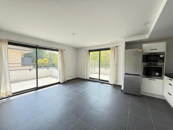 A LOUER - TOURNEFEUILLE - Appartement 3 pièces 57 m² avec grande terrasse, cuisine équipée et parking - G1324