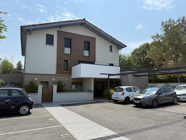 A LOUER - TOURNEFEUILLE - Appartement 3 pièces 57 m² avec grande terrasse, cuisine équipée et parking - G1324