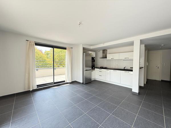 A LOUER - TOURNEFEUILLE - Appartement 3 pièces 57 m² avec grande terrasse, cuisine équipée et parking - G1324