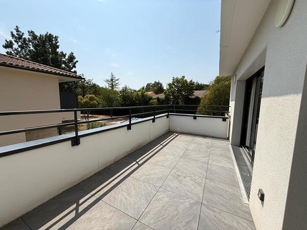 A LOUER - TOURNEFEUILLE - Appartement 3 pièces 57 m² avec grande terrasse, cuisine équipée et parking - G1324