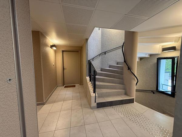 A LOUER - TOURNEFEUILLE - Appartement 3 pièces 57 m² avec grande terrasse, cuisine équipée et parking - G1324