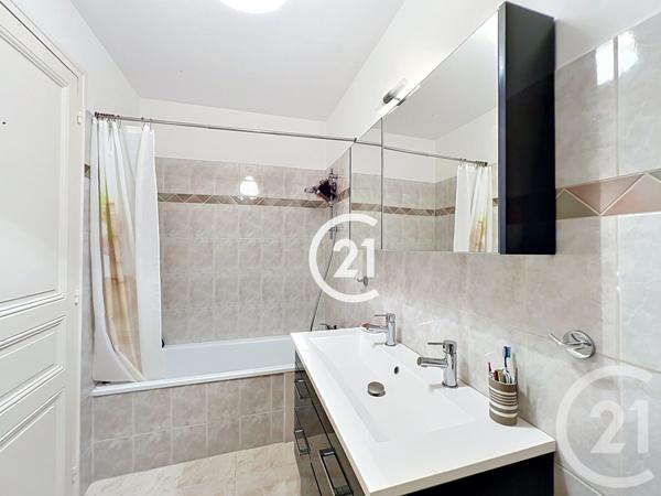 Maison à vendre  5 pièces - 99 m 2   COGNAC  - 16