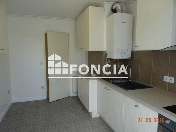 Location Appartement 3 pièces 78 m² - BOULEVARD MARECHAL FOCH Salon De Provence 13300