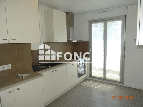 Location Appartement 3 pièces 78 m² - BOULEVARD MARECHAL FOCH Salon De Provence 13300
