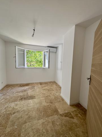 Draguignan (83300) Draguignan, Vieille route de Grasse, Maison 5 pièces, Terrain 840 m², garage.