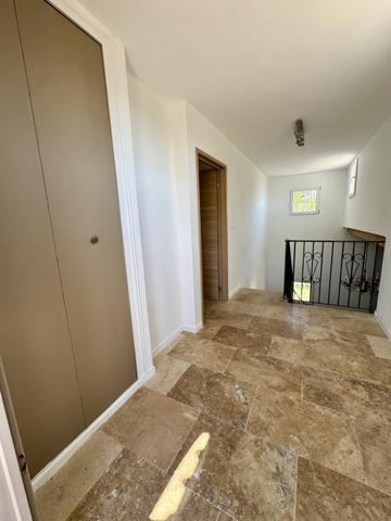 Draguignan (83300) Draguignan, Vieille route de Grasse, Maison 5 pièces, Terrain 840 m², garage.