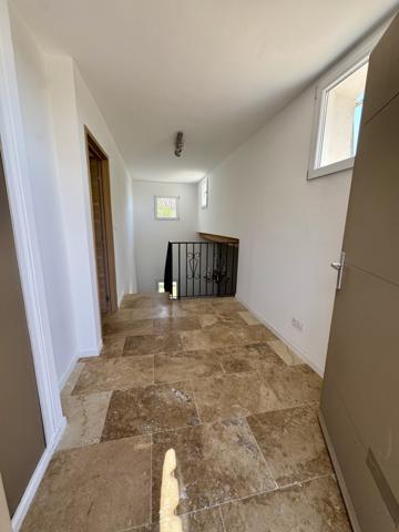 Draguignan (83300) Draguignan, Vieille route de Grasse, Maison 5 pièces, Terrain 840 m², garage.