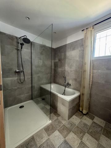 Draguignan (83300) Draguignan, Vieille route de Grasse, Maison 5 pièces, Terrain 840 m², garage.