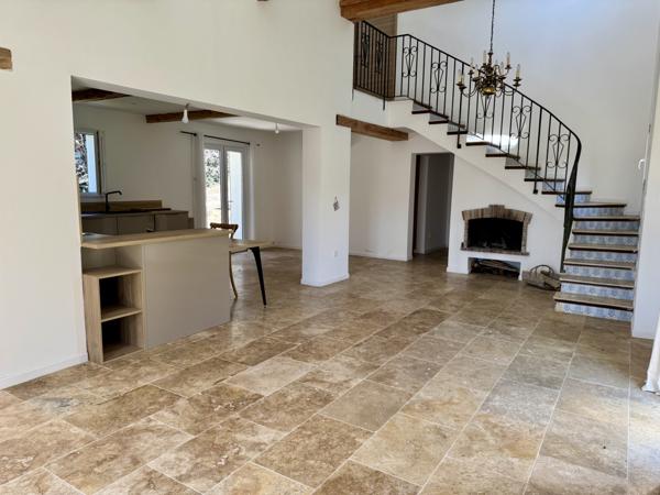 Draguignan (83300) Draguignan, Vieille route de Grasse, Maison 5 pièces, Terrain 840 m², garage.