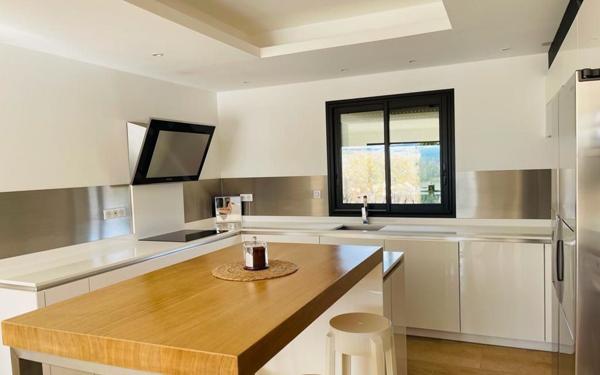 Maison à vendre    5 pièces •  Brugairolles