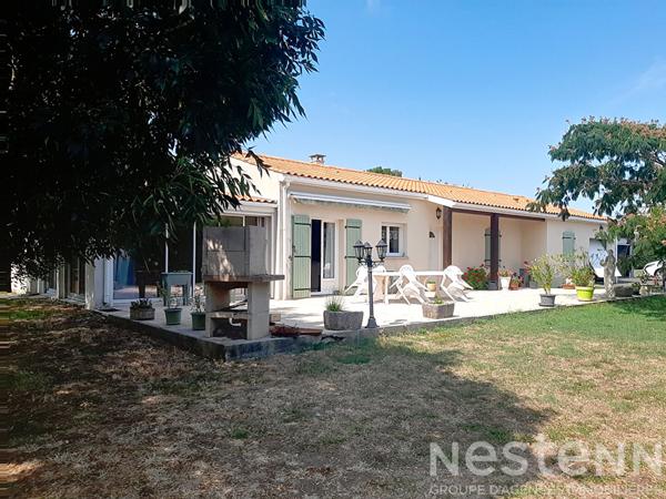 A vendre, maison de plain-pied à Saujon,137m², 8 pièces, sur un terrain d'environ 3900m²