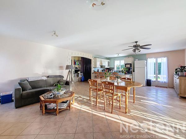 A vendre, maison de plain-pied à Saujon,137m², 8 pièces, sur un terrain d'environ 3900m²