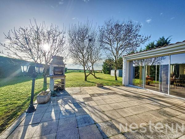 A vendre, maison de plain-pied à Saujon,137m², 8 pièces, sur un terrain d'environ 3900m²