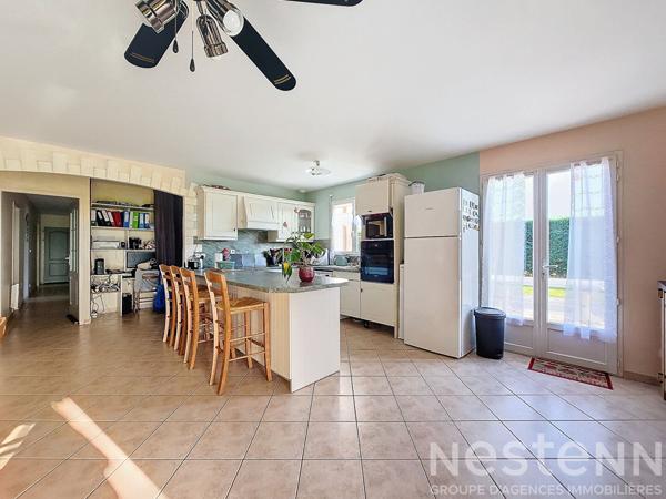 A vendre, maison de plain-pied à Saujon,137m², 8 pièces, sur un terrain d'environ 3900m²