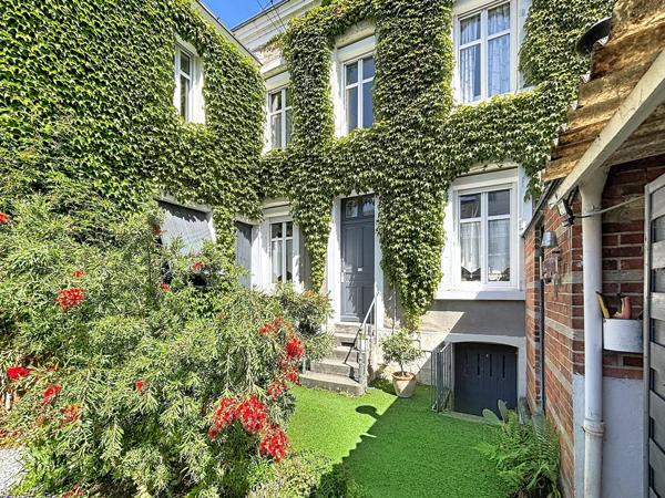 À vendre - Maison ancienne, 8 pièces située à Tours (37000)