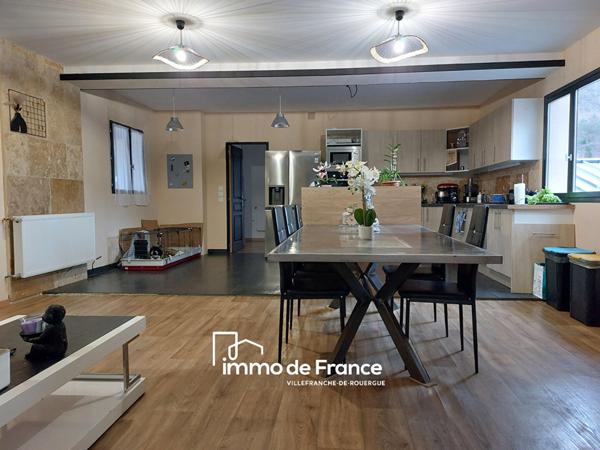 Maison T5 et entrepôt de 260m² sur terrain clos de 925m²