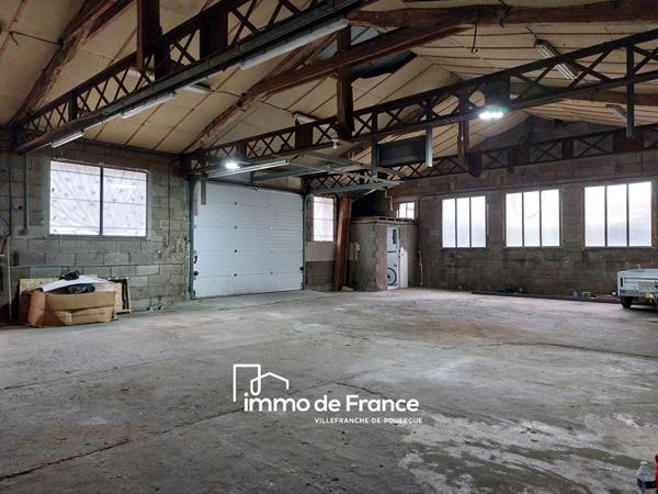 Maison T5 et entrepôt de 260m² sur terrain clos de 925m²