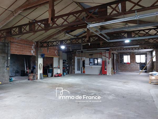 Maison T5 et entrepôt de 260m² sur terrain clos de 925m²