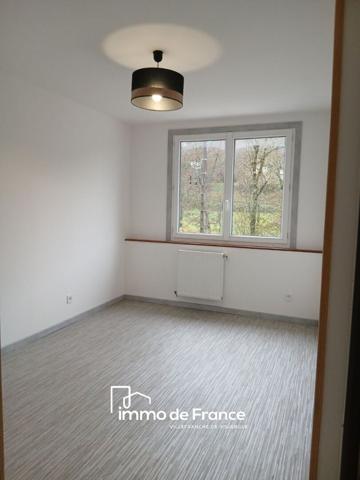 Maison T5 et entrepôt de 260m² sur terrain clos de 925m²