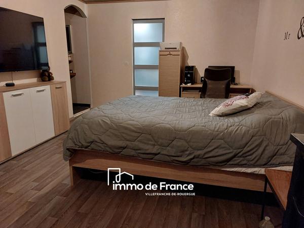 Maison T5 et entrepôt de 260m² sur terrain clos de 925m²