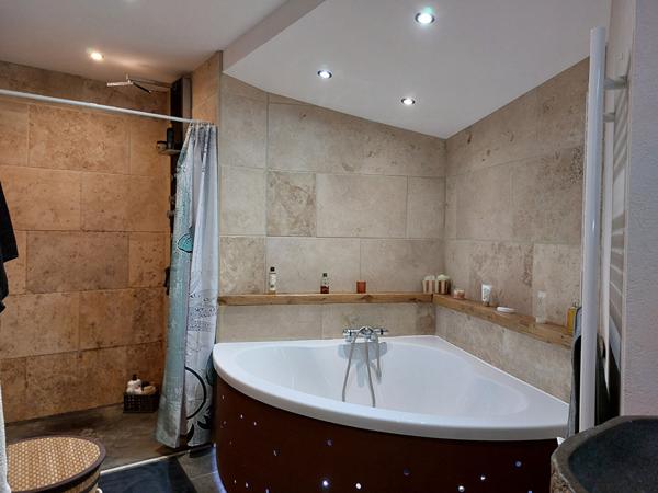 Maison T5 et entrepôt de 260m² sur terrain clos de 925m²