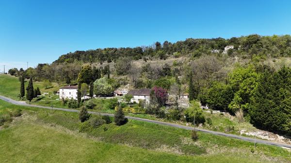 Propriété de charme à flanc de colline avec logements indépendants et vues imprenables