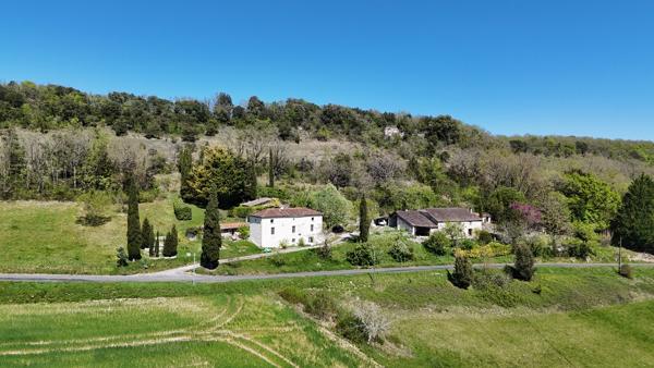 Propriété de charme à flanc de colline avec logements indépendants et vues imprenables