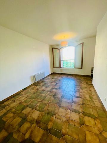 Maison village T3  avec garage Centre Saint Cannat