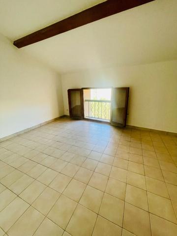 Maison village T3  avec garage Centre Saint Cannat