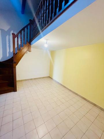 Maison village T3  avec garage Centre Saint Cannat