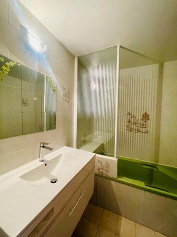 Maison village T3  avec garage Centre Saint Cannat