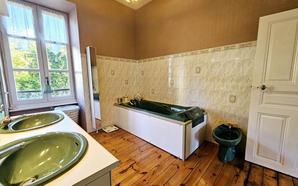 Maison à vendre    11 pièces •  Mende